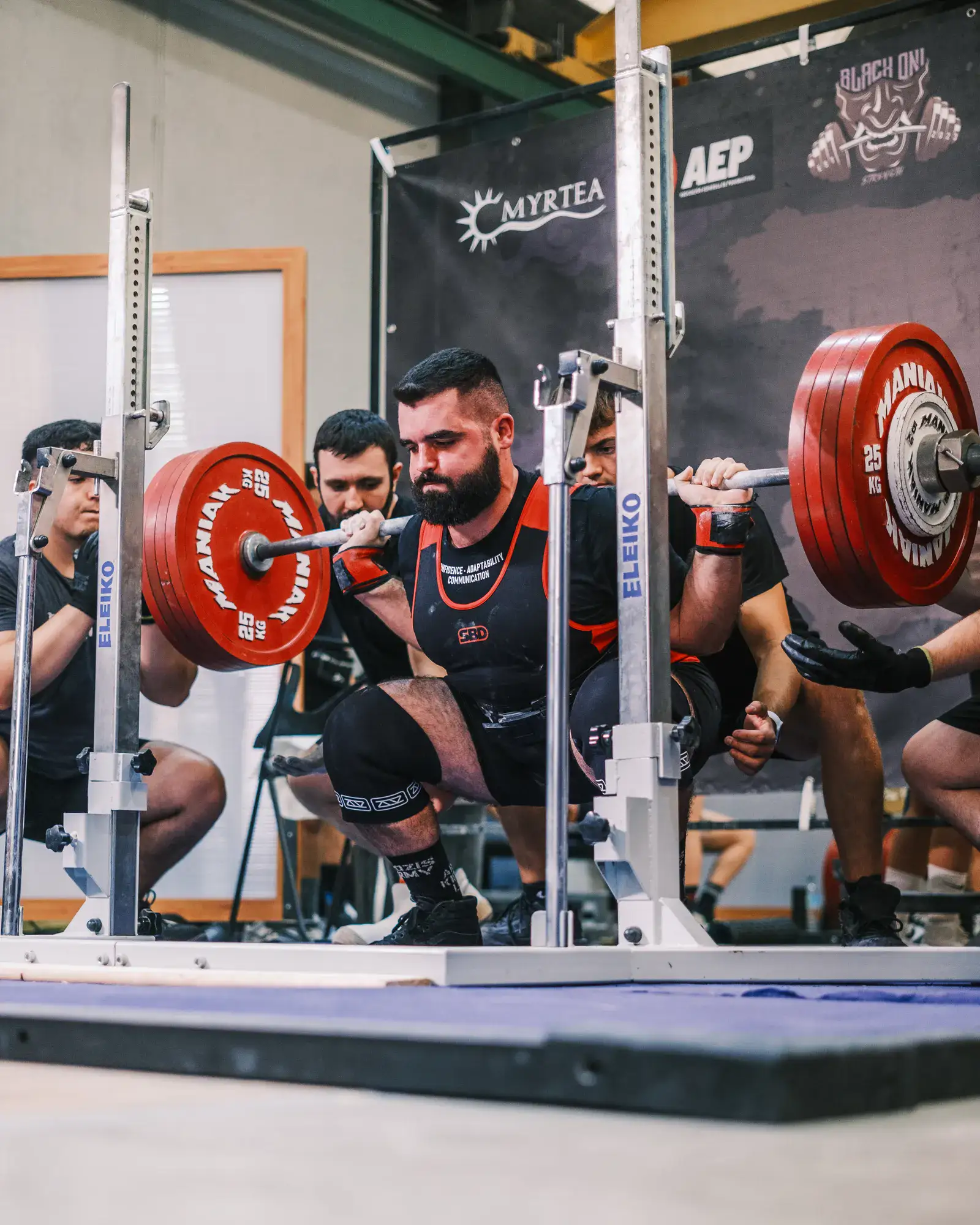 Atleta de TS Performance en sentadilla de competición